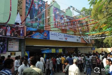 1 Nenokkadine Hungama at RTC Cross Roads